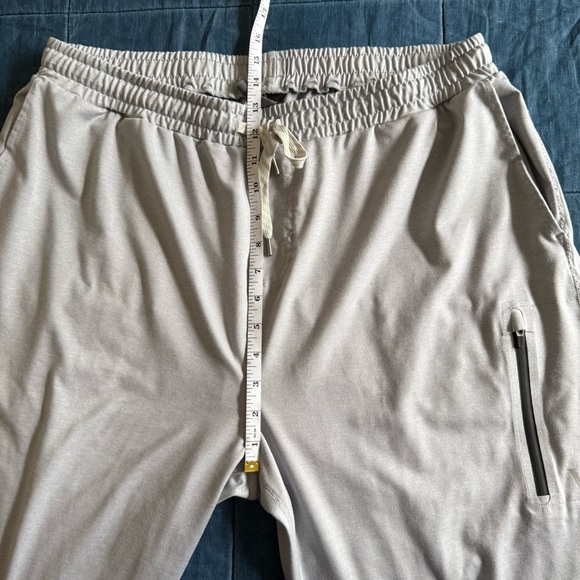 Vuori  Sunday Performance Jogger Light Gray Active Gym Men’s Size XXL - Picture 5 of 9